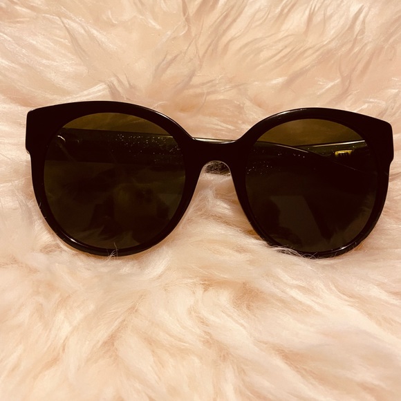 Authentic almost new Gucci Sunglasses - Picture 4 of 5
